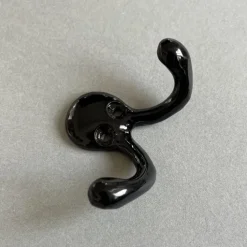 Dubbelkrok i metall, Svart