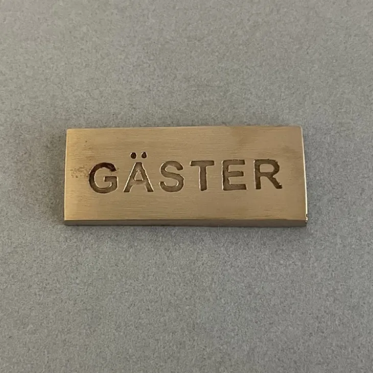 Gästskylt i borstad mässing