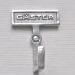 Gästskylt med krok i metall, Gäster