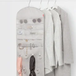 Hängande accessoarförvaring till garderoben
