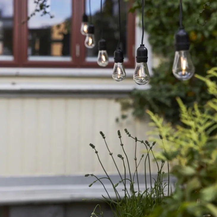 Ljusslinga med hängande glödlampor