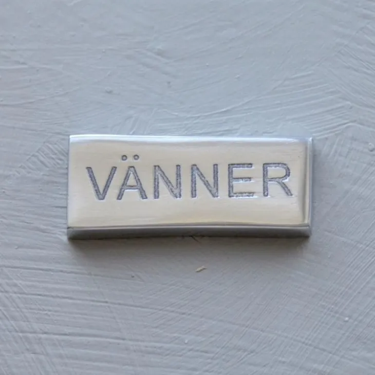 Metallskylt, Vänner