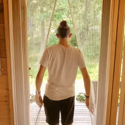 Myggnät med magnetlås för dörr
