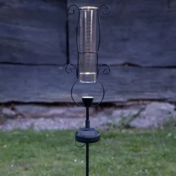 Regnmätare med solcellslampa