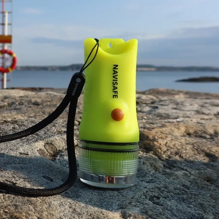 Vattentät nödficklampa